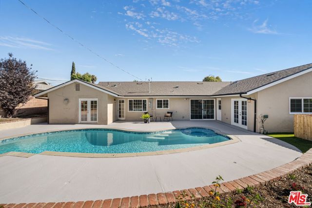 91 W Gainsborough Road, Thousand Oaks, CA 91360