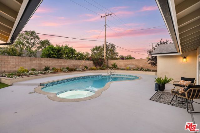 91 W Gainsborough Road, Thousand Oaks, CA 91360