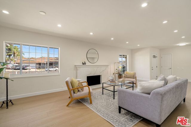 91 W Gainsborough Road, Thousand Oaks, CA 91360
