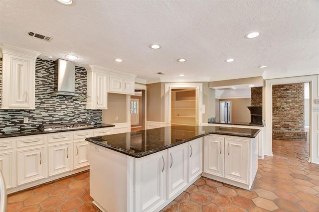 16002 Koenig Lane, Conroe, TX 77384