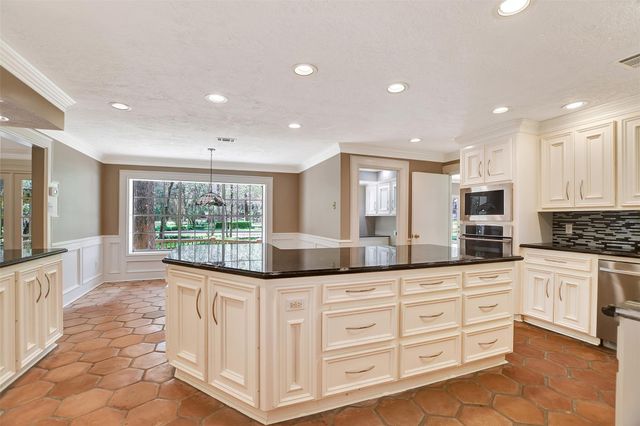 16002 Koenig Lane, Conroe, TX 77384