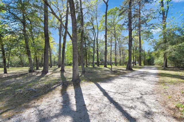 16002 Koenig Lane, Conroe, TX 77384