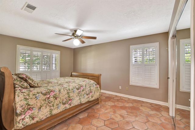16002 Koenig Lane, Conroe, TX 77384