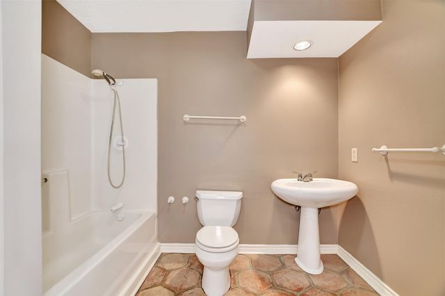 16002 Koenig Lane, Conroe, TX 77384