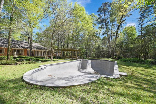 16002 Koenig Lane, Conroe, TX 77384