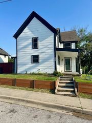 300 E Shoemaker Street, Decatur, TX 76234