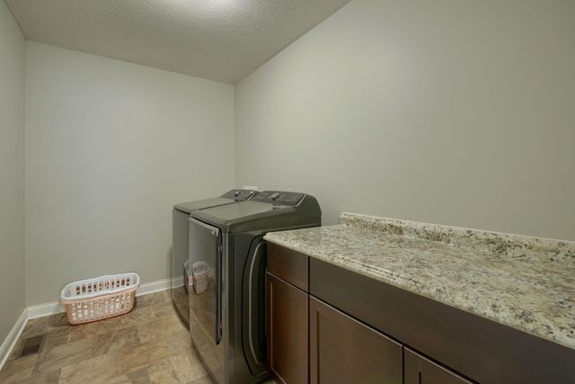 103 Carr Court, Pickerington, OH 43147