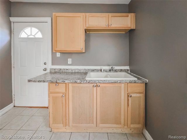 744 Saint Clair Street, Pontiac, MI 48340