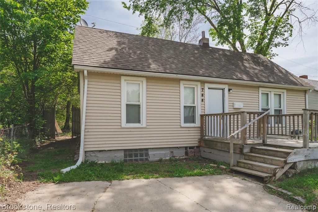 744 Saint Clair Street, Pontiac, MI 48340