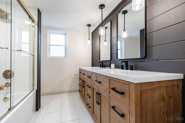 9299 Fidelis Drive, Blue Ash, OH 45242