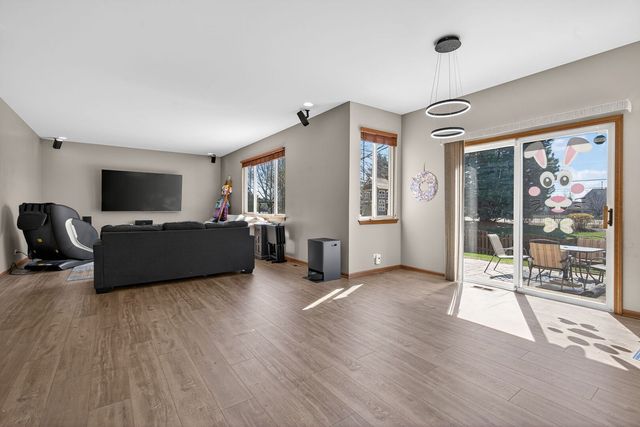 2993 Stirling Court, Montgomery, IL 60538