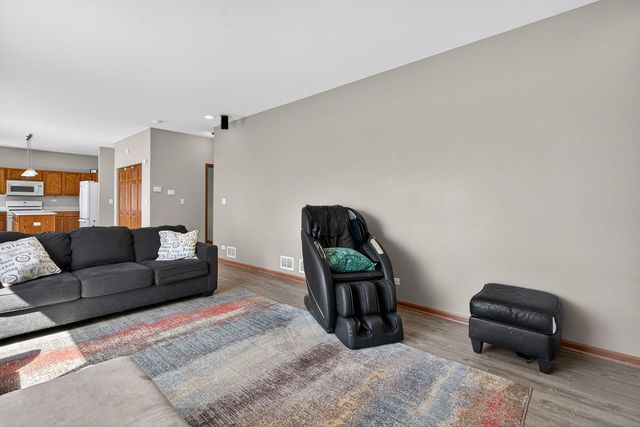 2993 Stirling Court, Montgomery, IL 60538