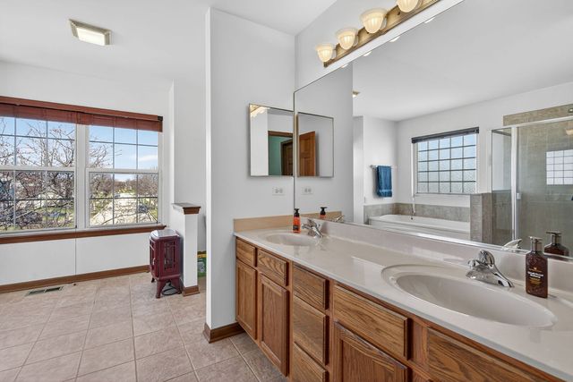 2993 Stirling Court, Montgomery, IL 60538