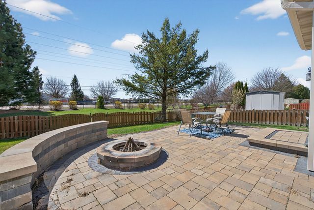 2993 Stirling Court, Montgomery, IL 60538