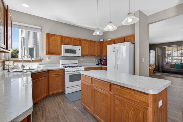 2993 Stirling Court, Montgomery, IL 60538