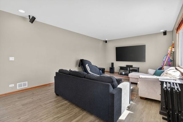 2993 Stirling Court, Montgomery, IL 60538