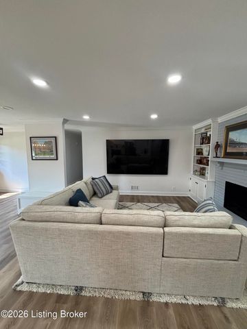 10911 Falkirk Rd, Louisville, KY 40243