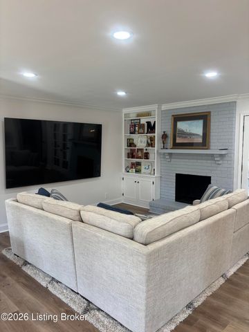 10911 Falkirk Rd, Louisville, KY 40243