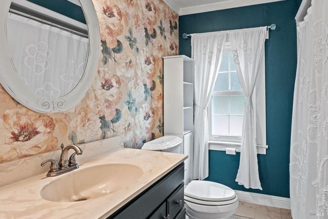 84 School St, Willits, CA 95490