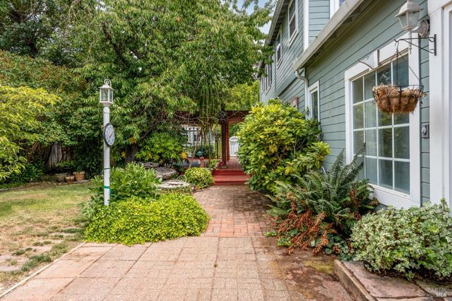 84 School St, Willits, CA 95490