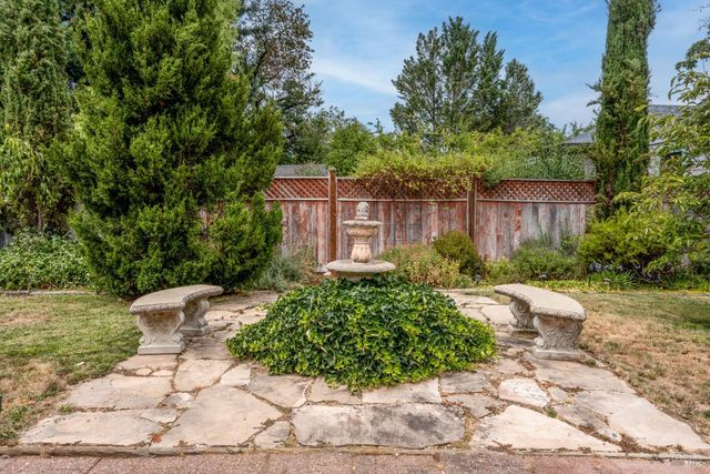 84 School St, Willits, CA 95490