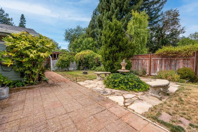 84 School St, Willits, CA 95490