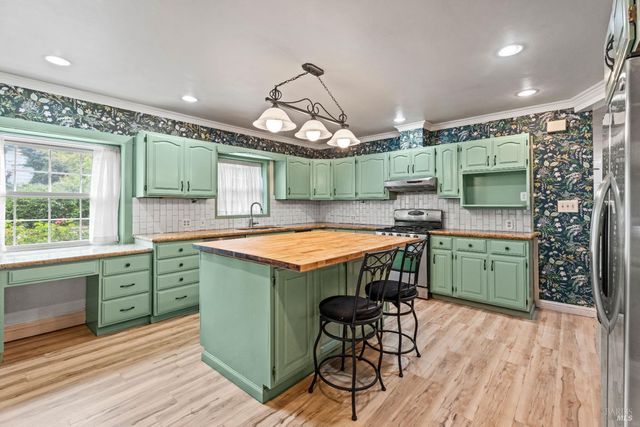 84 School St, Willits, CA 95490