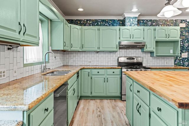 84 School St, Willits, CA 95490