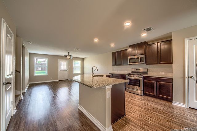 815 RED CROSSBILL, San Antonio, TX 78253