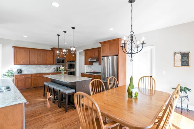 3679 Broadleaf Avenue, Elgin, IL 60124