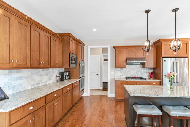 3679 Broadleaf Avenue, Elgin, IL 60124
