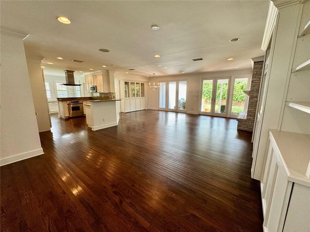 912 S HIMES AVENUE, Tampa, FL 33629