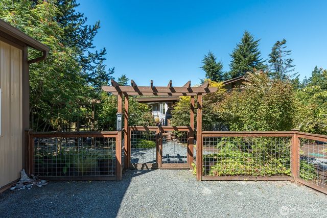 1607 NE Parker Road, Coupeville, WA 98239