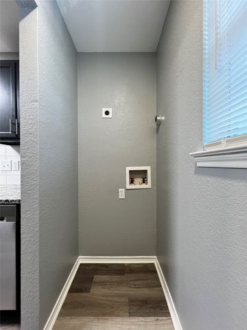 1010 S Retta Street, Fort Worth, TX 76111