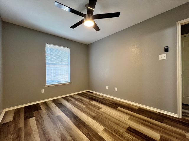 1010 S Retta Street, Fort Worth, TX 76111