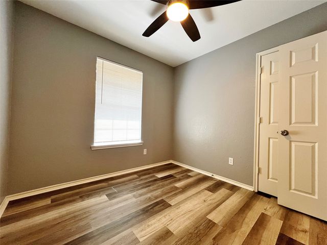 1010 S Retta Street, Fort Worth, TX 76111