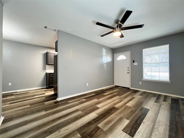 1010 S Retta Street, Fort Worth, TX 76111