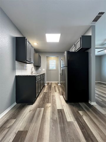 1010 S Retta Street, Fort Worth, TX 76111