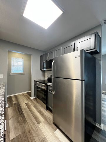 1010 S Retta Street, Fort Worth, TX 76111
