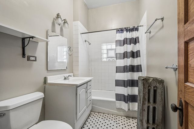 4734 N Artesian Avenue, Chicago, IL 60625