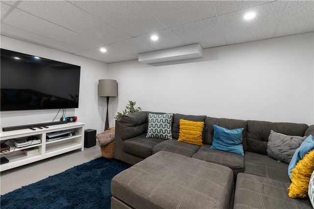 3 Mallory Court, Bristol, RI 02809