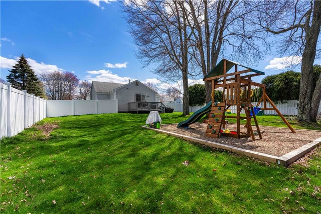 3 Mallory Court, Bristol, RI 02809