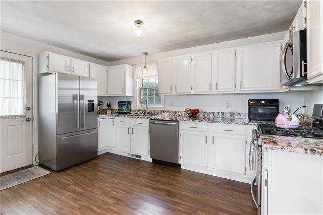 3 Mallory Court, Bristol, RI 02809