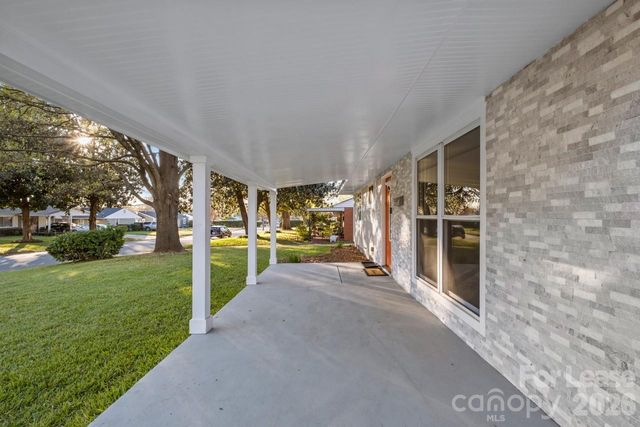 2620 Englehardt Street, Charlotte, NC 28216