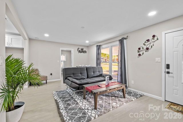 2620 Englehardt Street, Charlotte, NC 28216