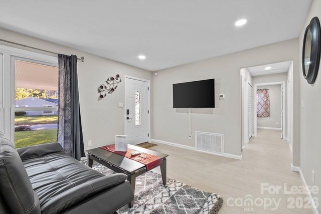 2620 Englehardt Street, Charlotte, NC 28216