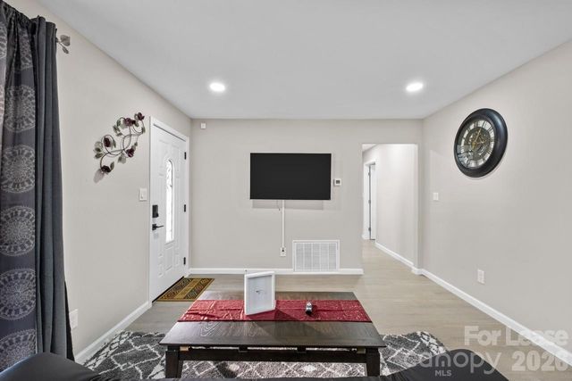 2620 Englehardt Street, Charlotte, NC 28216