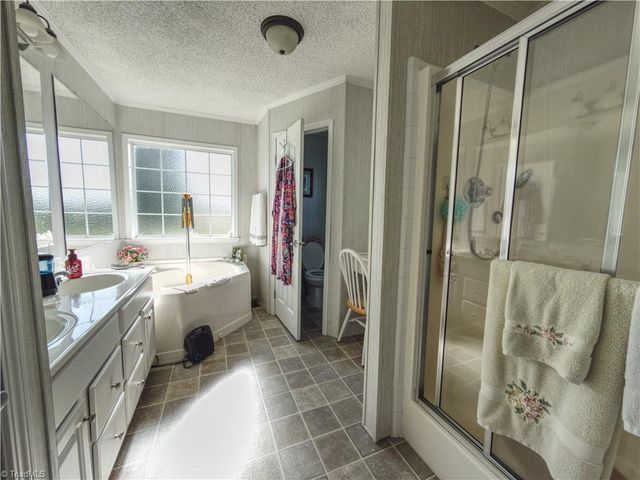 1075 Atkins Lane, Pinnacle, NC 27043