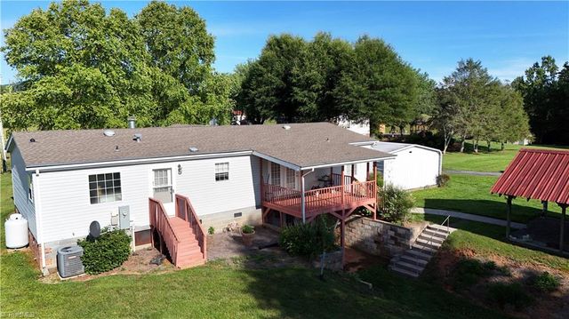 1075 Atkins Lane, Pinnacle, NC 27043
