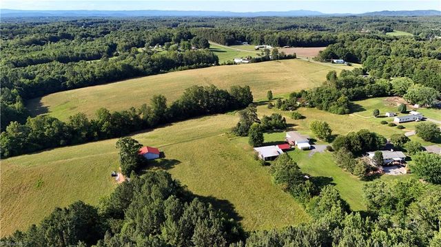 1075 Atkins Lane, Pinnacle, NC 27043